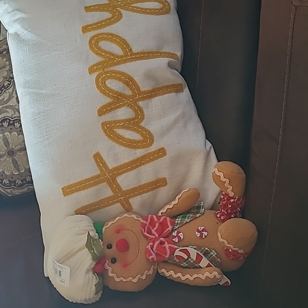 NEW GINGERBREAD PLUSH DECOR.